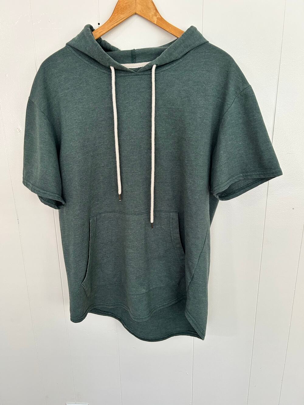 Elwood the Short Sleeve Split Hem Hoodie Size S Heather Green Buckle Streetwear